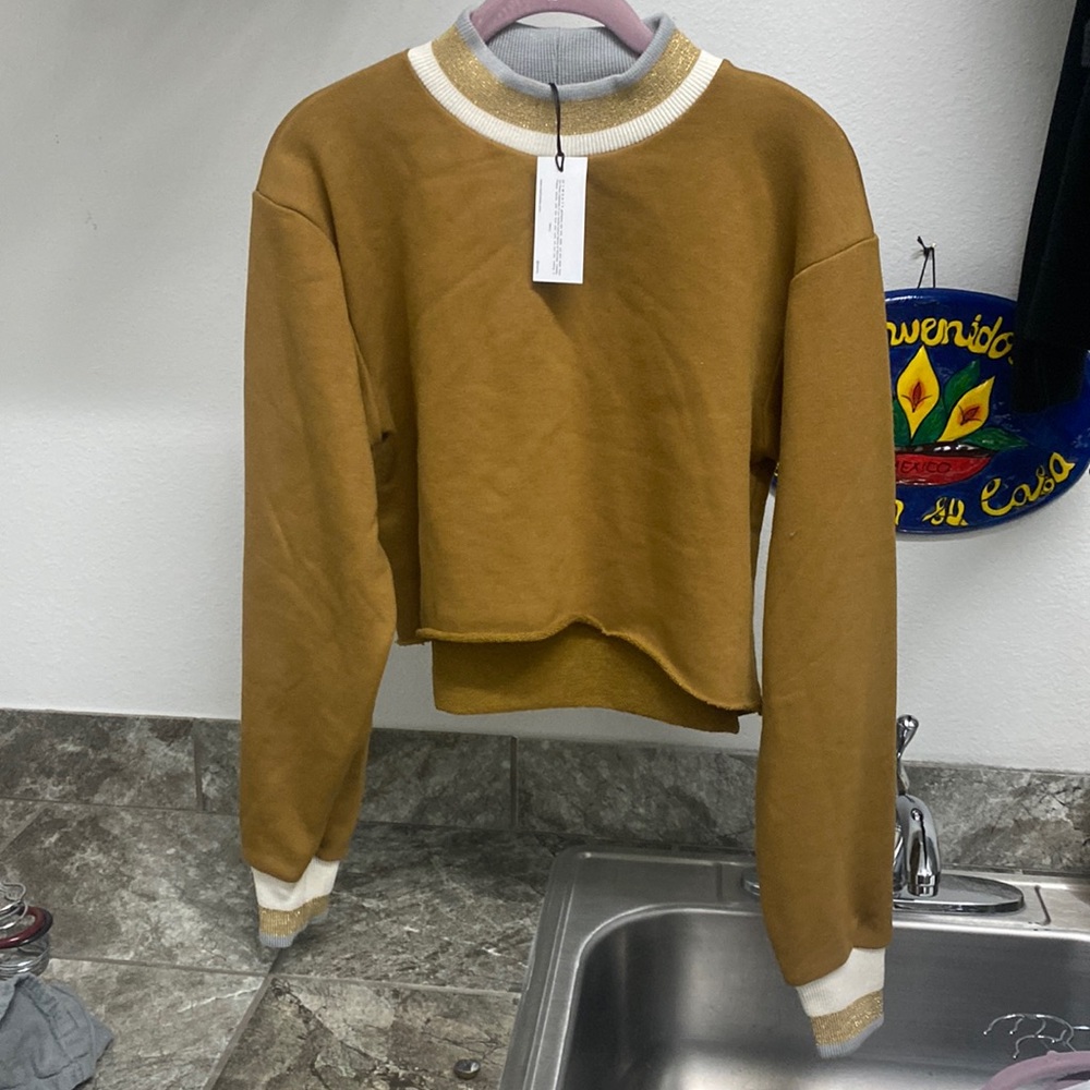 Crop sweat shirt NWT from Twenty Montreal